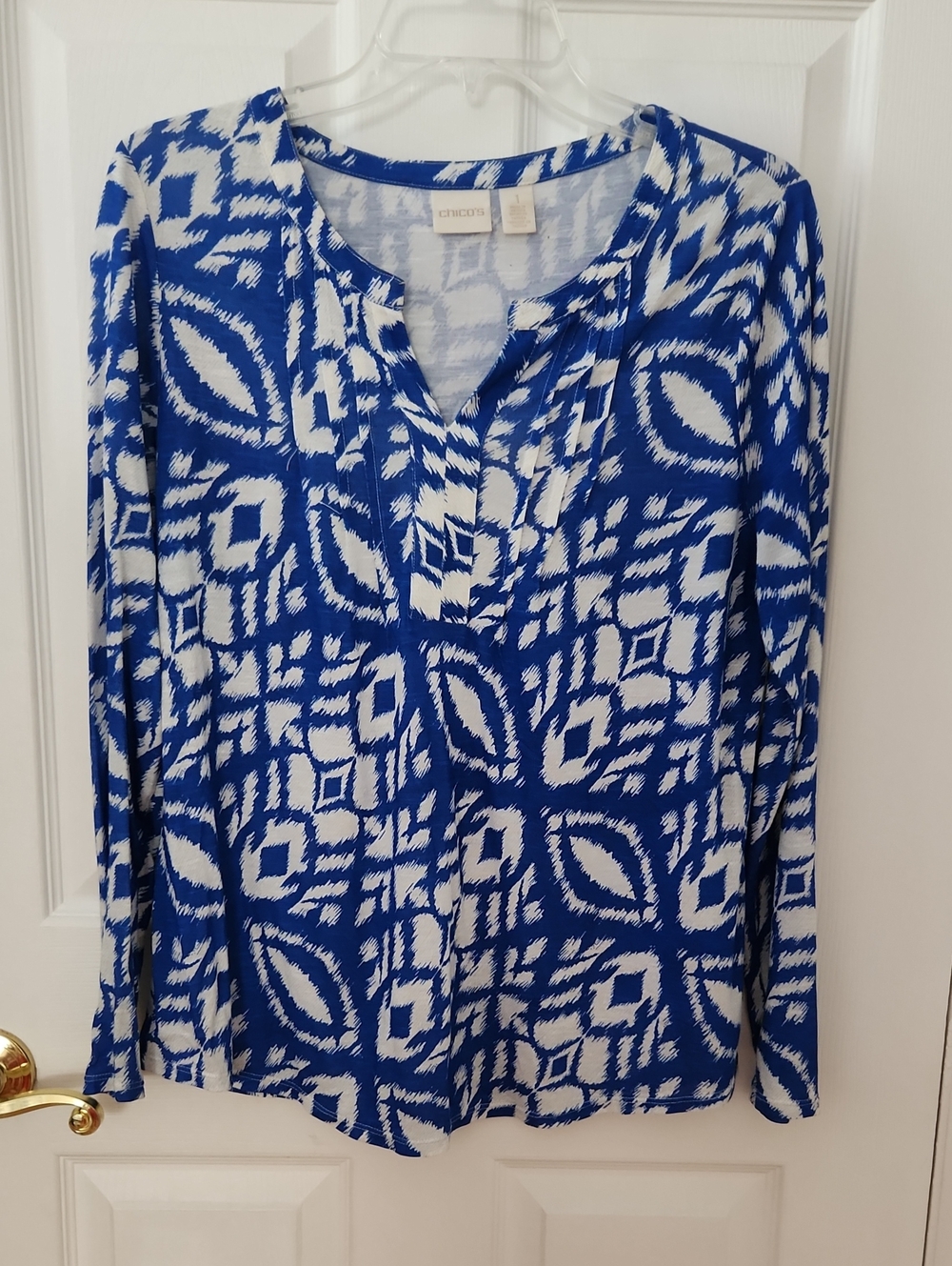 Chico's Royal Blue & White Geometric V-Neck Long Sleeve Top NWOT Size Medium